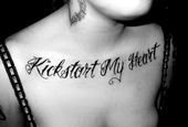 Tatuajes de nombres en la clavicula 21