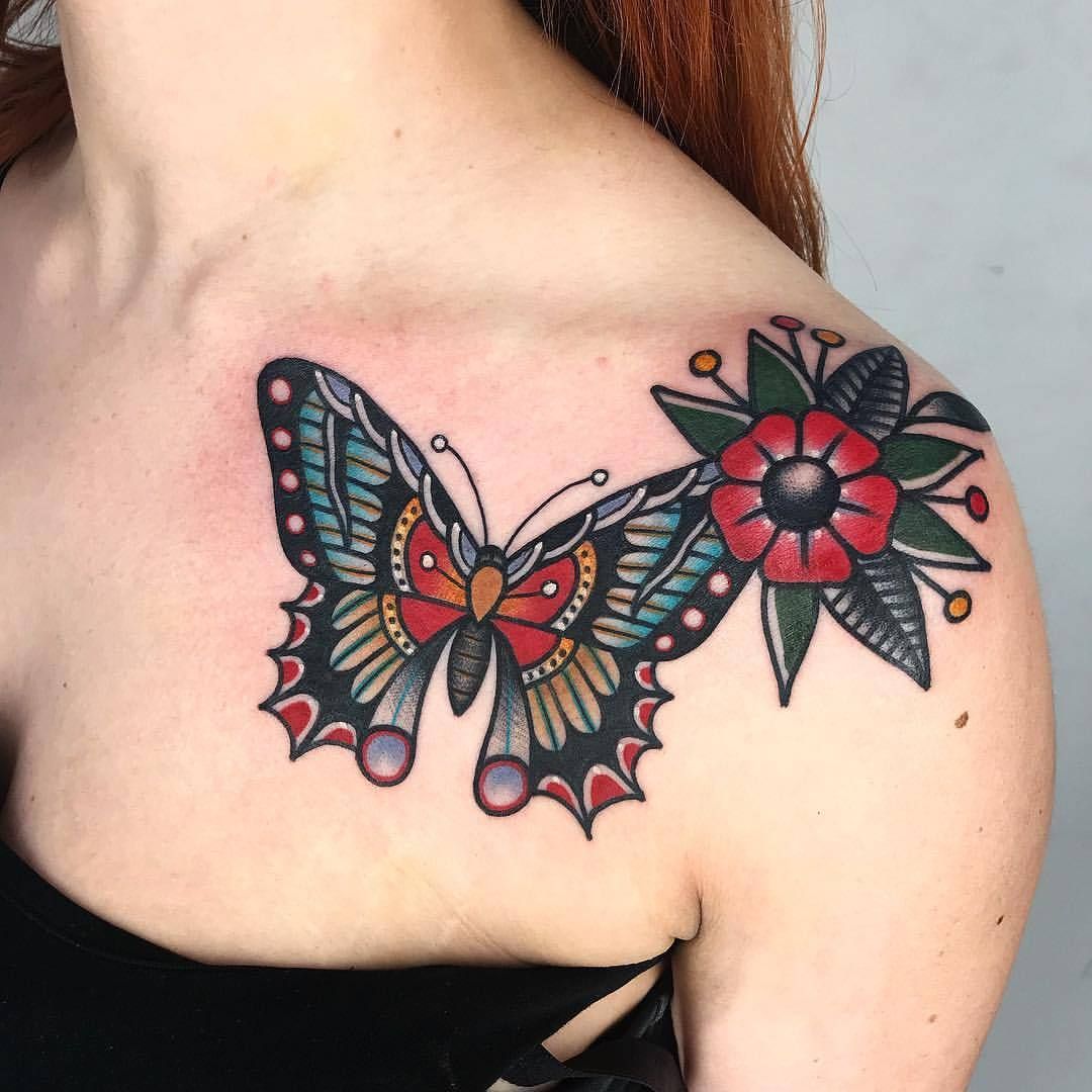 Tatuajes de nombres en la clavicula 17