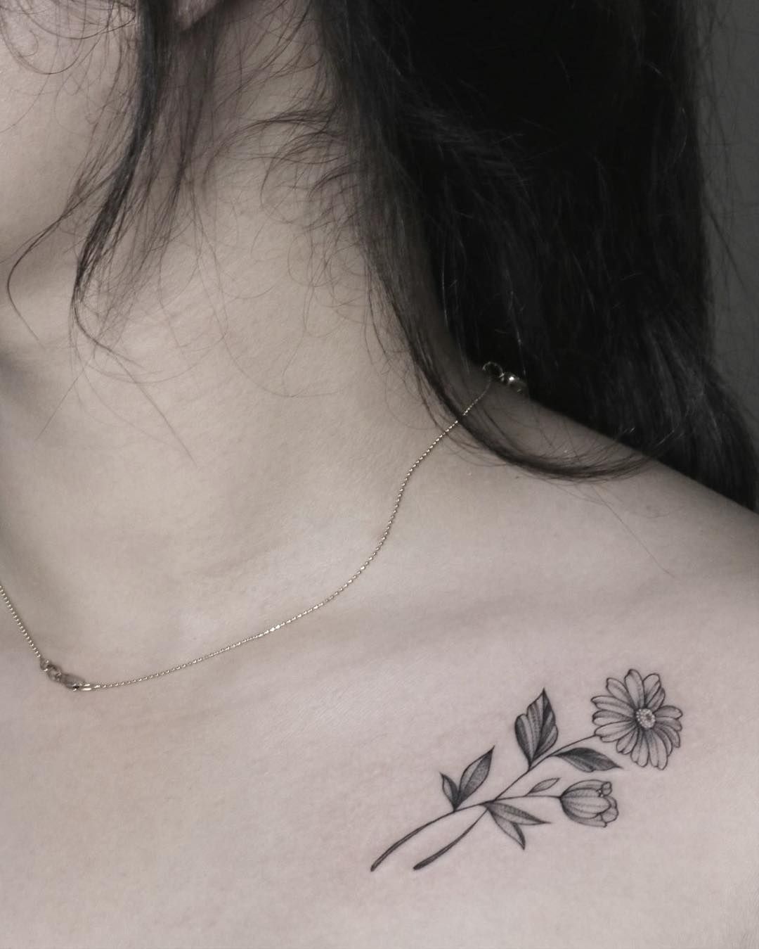 Tatuajes de nombres en la clavicula 29