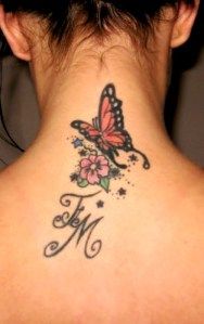 Tatuajes de nombres en la nuca 55