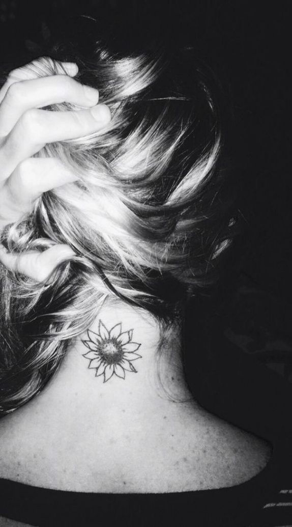 Tatuajes de nombres en la nuca 4