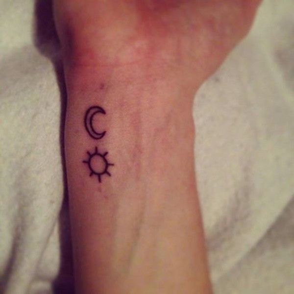 Tatuajes de nombres en la nuca 22