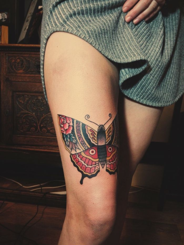 Tatuaggi di nombres en la pierna 7