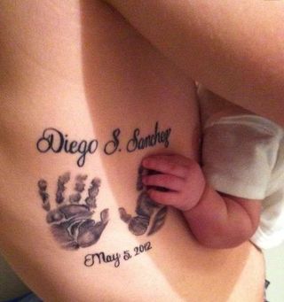 Tatuajes de nombres en la pierna