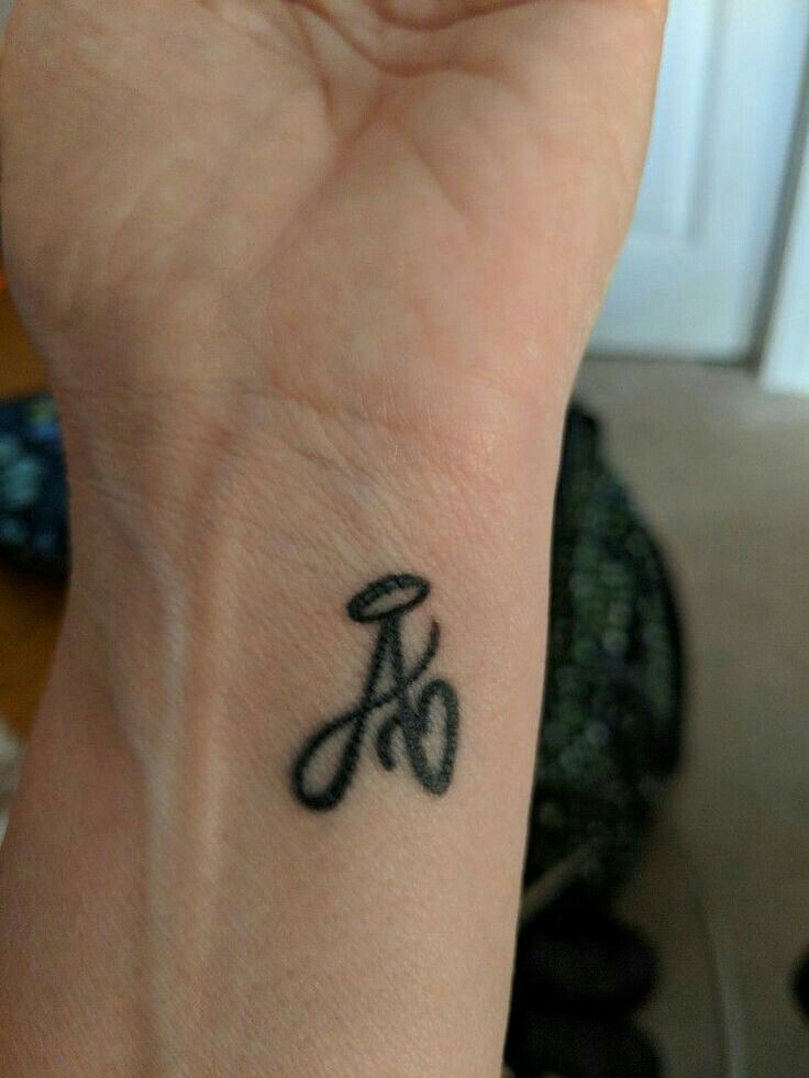 Tattoos von nombres en los dedos 55