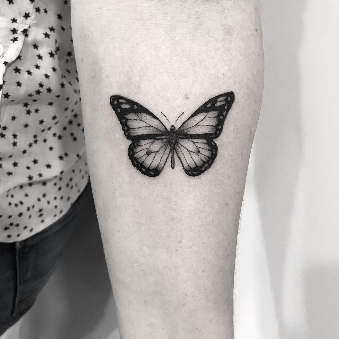 Tatuajes de nombres gabriela en el brazo