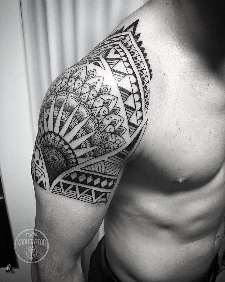 Tatuajes de nombres hombro