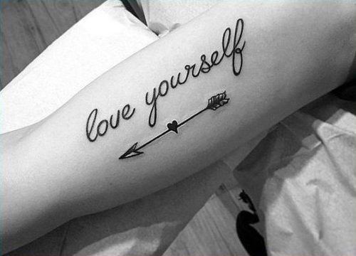 Tatuagens de nombres letra cursiva 9