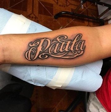 Tatuajes de nombres para hombres en el brazo