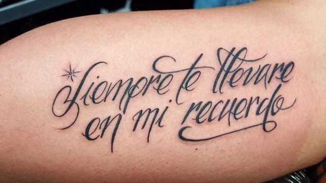 Tatuajes de nombres para mujeres en el pecho