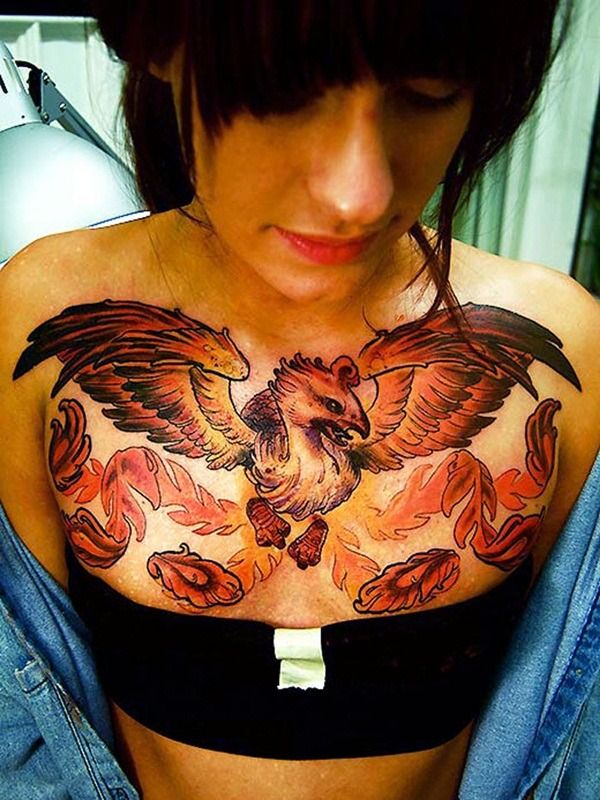 Tatuajes de nombres para mujeres en el pecho 5