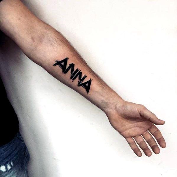 Tatuajes de nombres para mujeres en el pecho 9