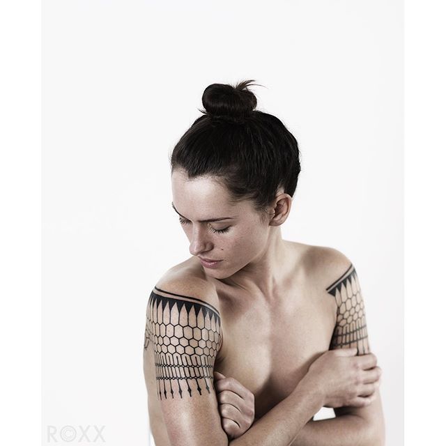 Tatouages de nombres sergio en el brazo 63