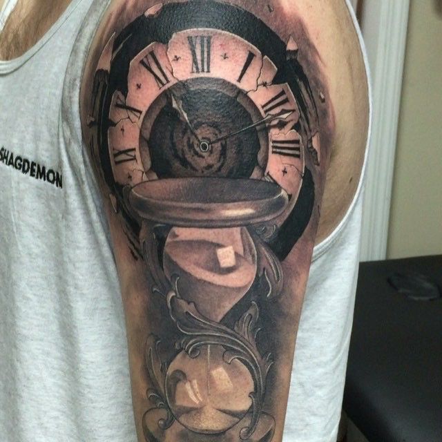 Tatouages de nombres sergio en el brazo 35