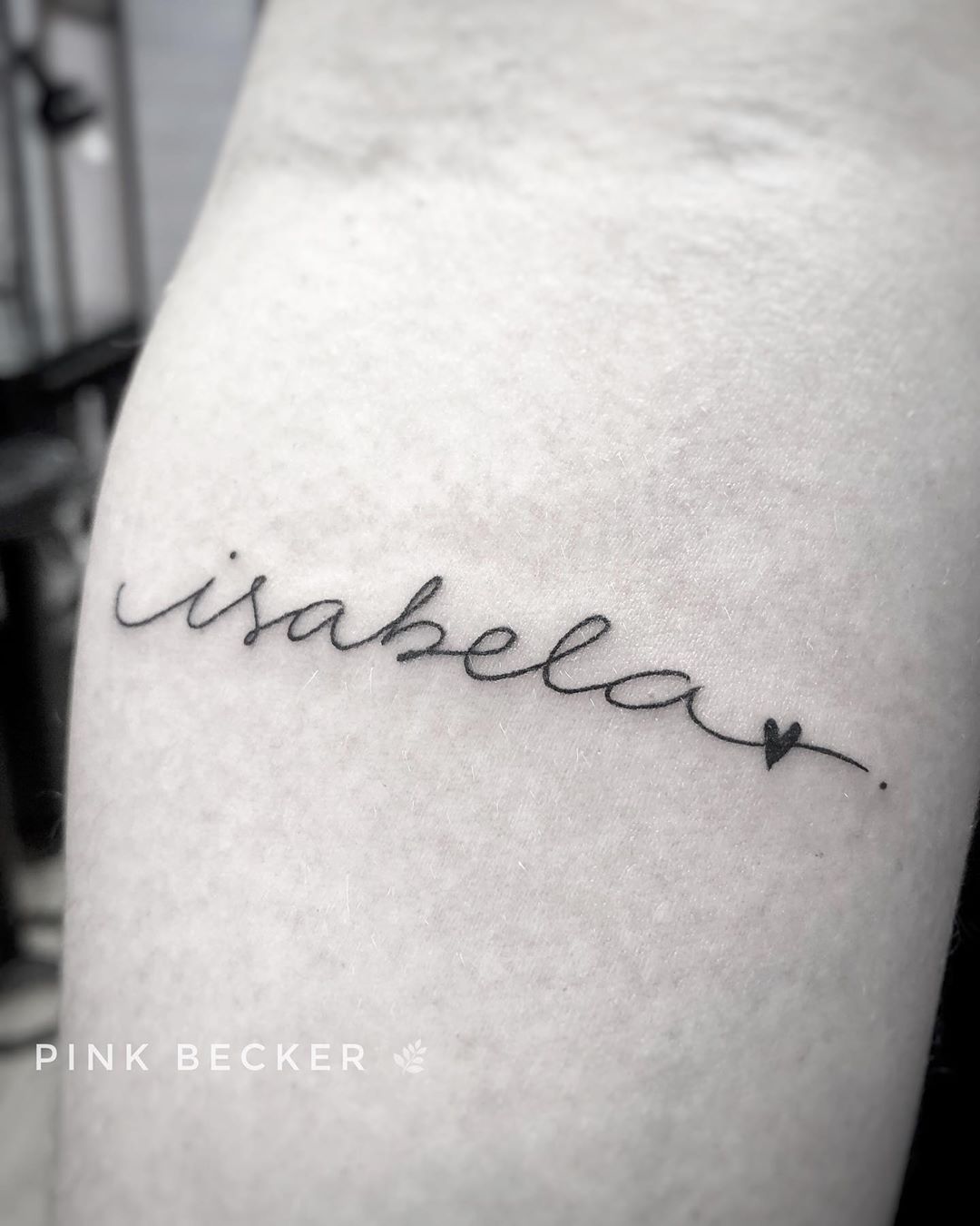 Tatuajes de nombres y plumas 10