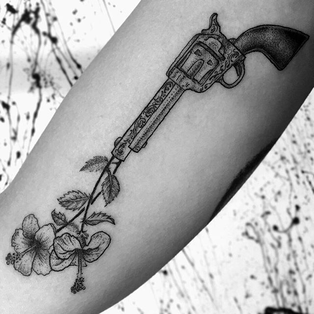 Tatuajes de pistolas