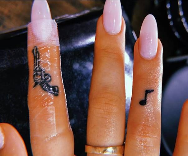 Tattoos of pistolas 8