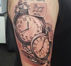 Tattoos of relojes con nombres 8
