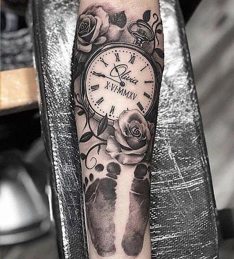 Tatuaggi di relojes con nombres y fechas 15
