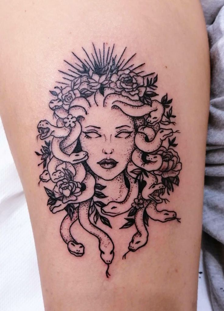 Tattoos von rihanna 3