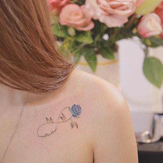 Tatuajes de rosas azules
