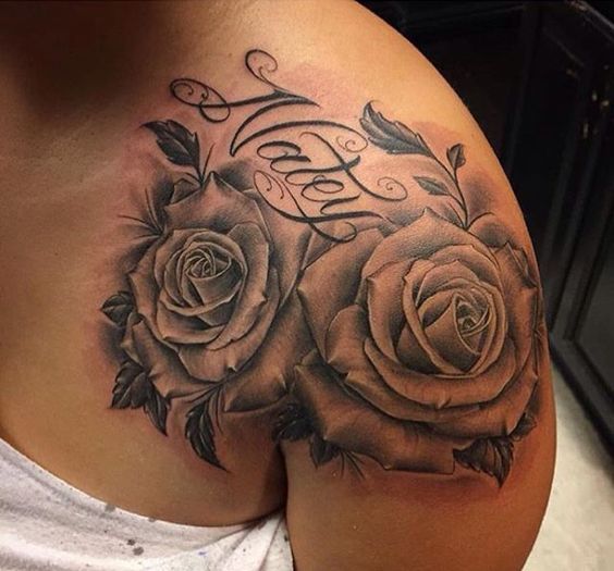 Tattoos of rosas con nombre 22