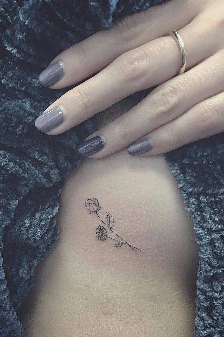 Tatuajes de rosas en el costado