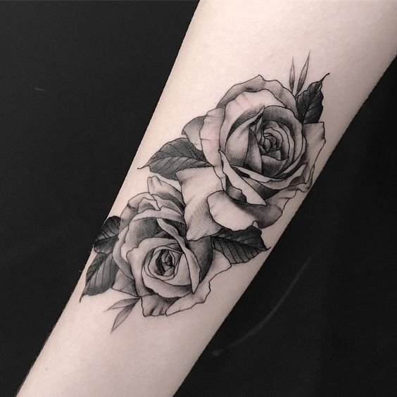 Tatouages de rosas en el hombro 29