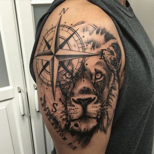Tatouages de rosas en el hombro 12