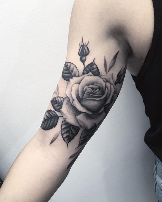 Tatouages de rosas en el hombro 3