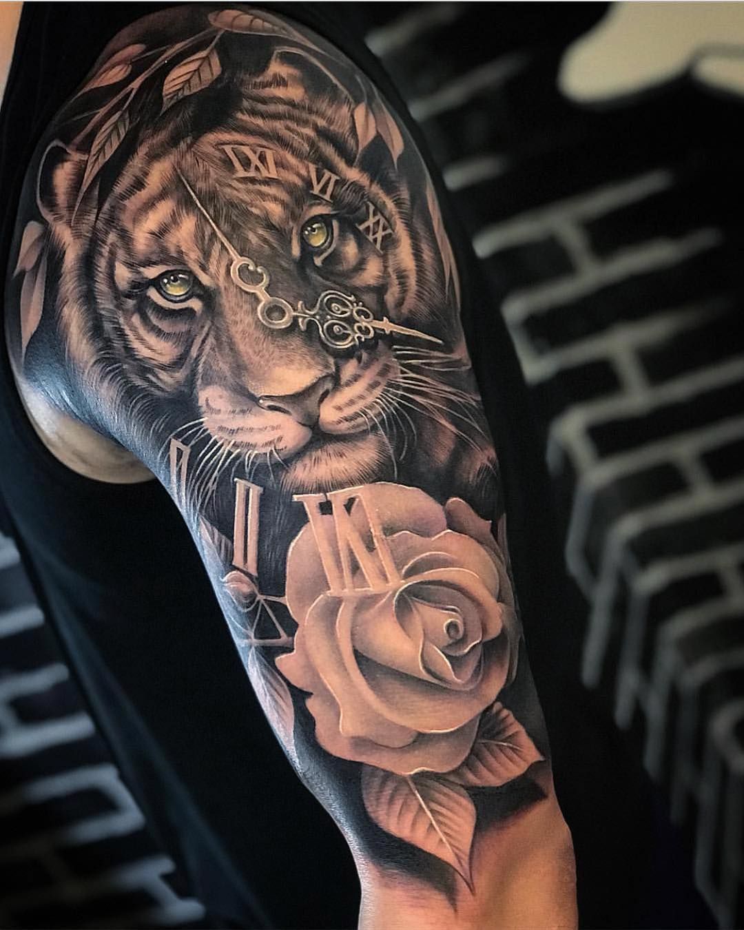 Tatouages de rosas en el hombro 14
