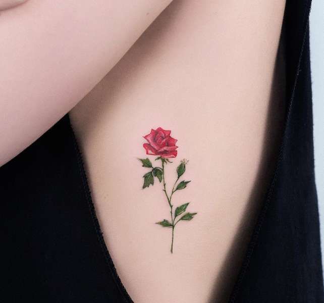 Tatouages de rosas en el hombro 18