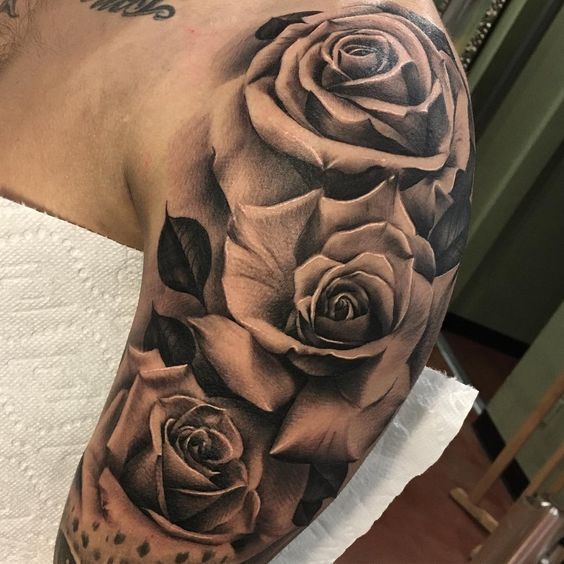 Tatouages de rosas en el hombro 13