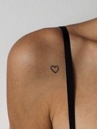 Tatouages de rosas en el hombro 22