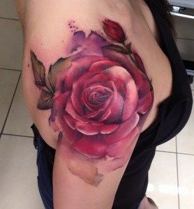 Tatouages de rosas en el hombro 35