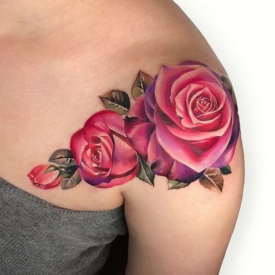 Tatouages de rosas en el hombro 16
