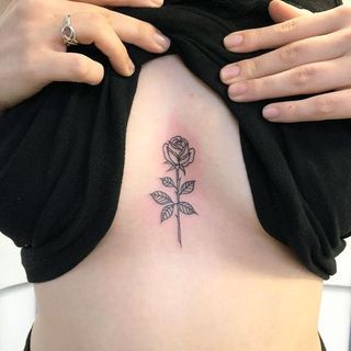 Tatuaggi di rosas en el pecho 28