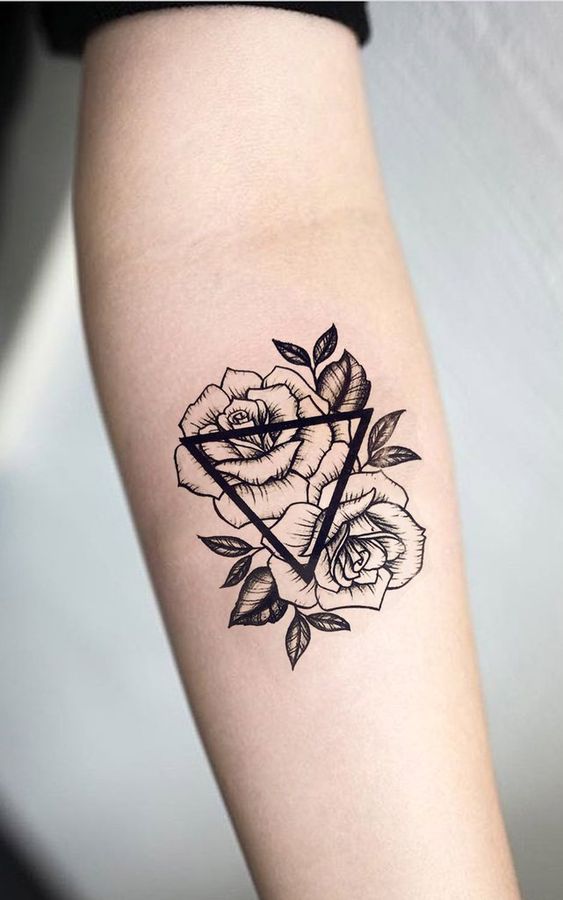 Tatuaggi di rosas en el pecho 9