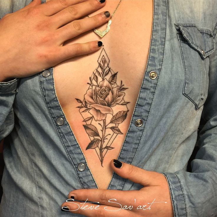 Tatuaggi di rosas en el pecho 43