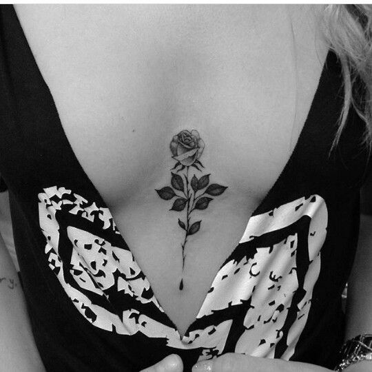 Tatuaggi di rosas en el pecho 24