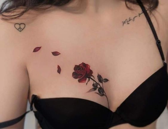 Tatuaggi di rosas en el pecho 61