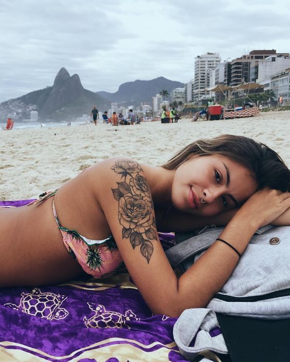 Tatouages de rosas para mujeres 18