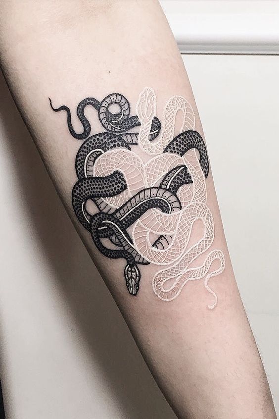 Tatuaggi di serpiente en el brazo 13