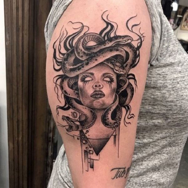 Tatuajes de serpiente en el brazo