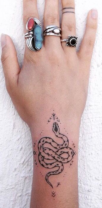 Tattoos of serpientes 52