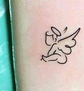 Tatuajes de tatuajes con nombres y alas 25