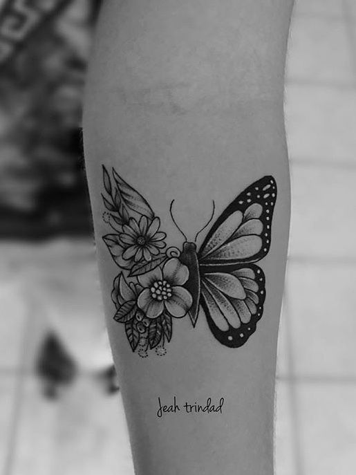 Tatuajes de tatuajes con nombres y alas 18