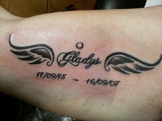 Tatuajes de tatuajes con nombres y alas 15