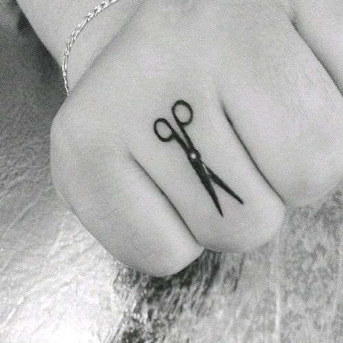 Tatuajes de tijeras 9