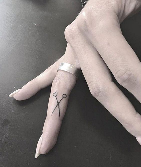 Tatuajes de tijeras 15